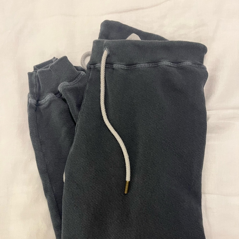 THE GREAT washed navy sweatpants